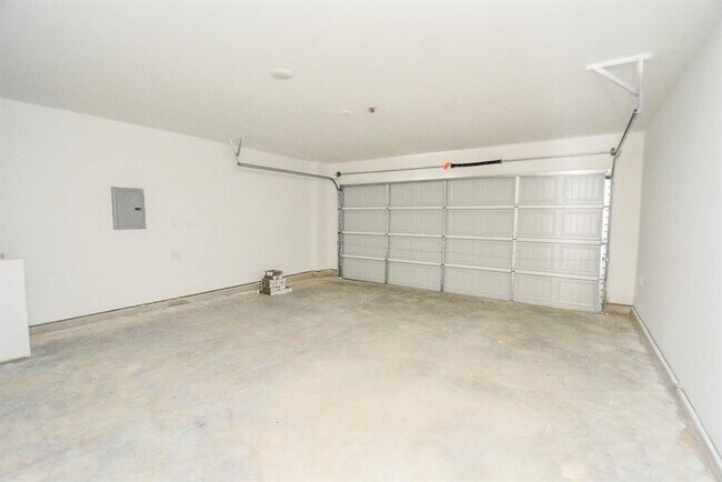 Building Photo - 1542 San Sebastien Dr