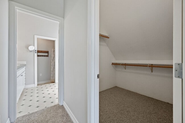 Building Photo - Reduced price! 2720 Sq. Ft. Character Home...