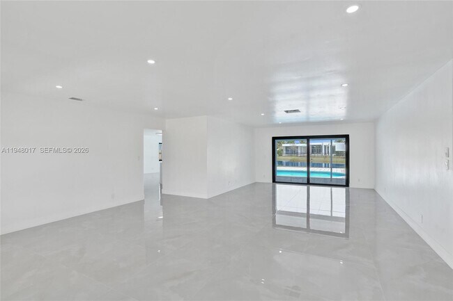 Building Photo - 16653 Golfview Dr