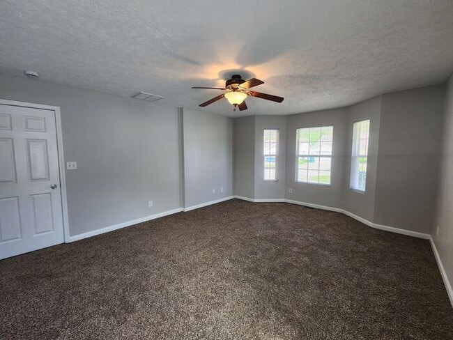 Building Photo - 50% Off The Security Deposit for Qualified Applicants On This Large 5 Bedroom, 2 Bathroom Eastsid...