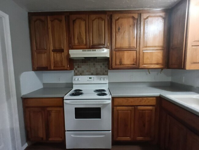 Building Photo - 3221 Greenbrier Terrace