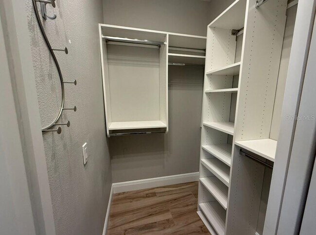 Building Photo - 6331 Yellow Wood Pl