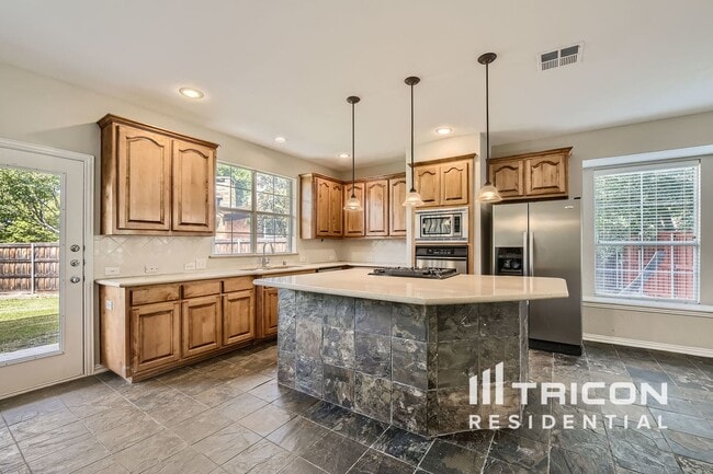 Building Photo - 3817 Basswood Ln