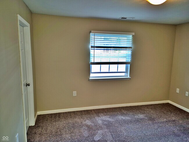 Building Photo - 47 Port Sylvia Dr