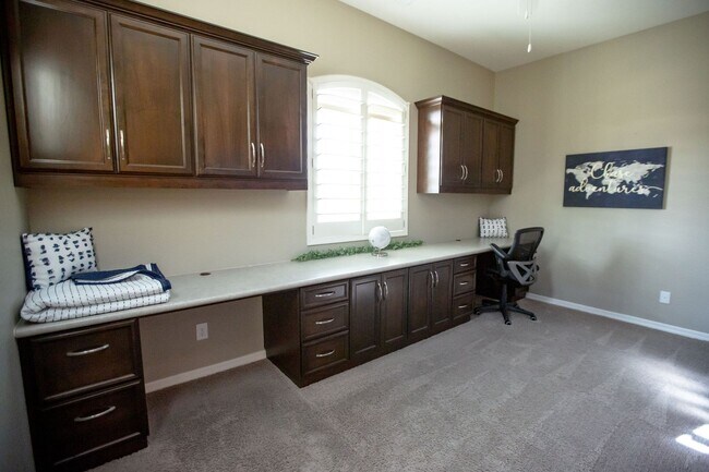 Building Photo - 6331 S Fresno St