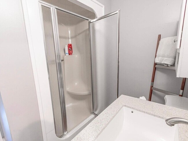 Building Photo - 379 Red Fox Rd