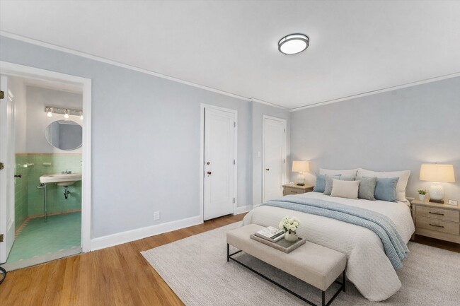 Building Photo - LaSalle