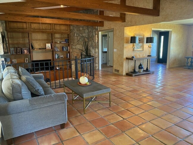 Building Photo - Gorgeous Home for Lease