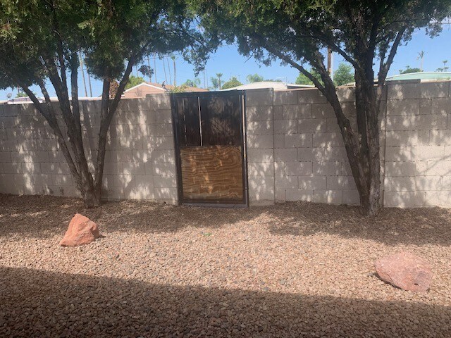 Building Photo - 9064 N 68th Ln