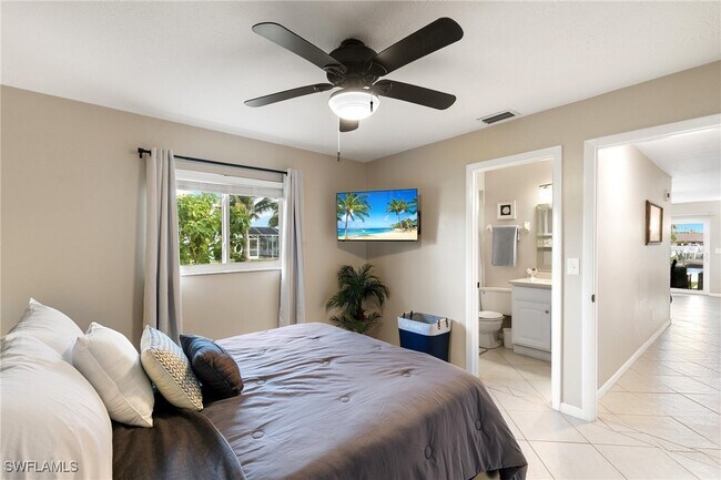 Building Photo - 3830 SE 12th Ave