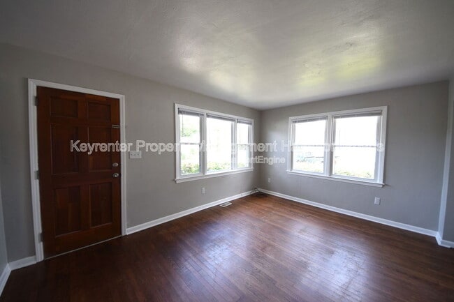 Building Photo - 9286 Marlow Ave