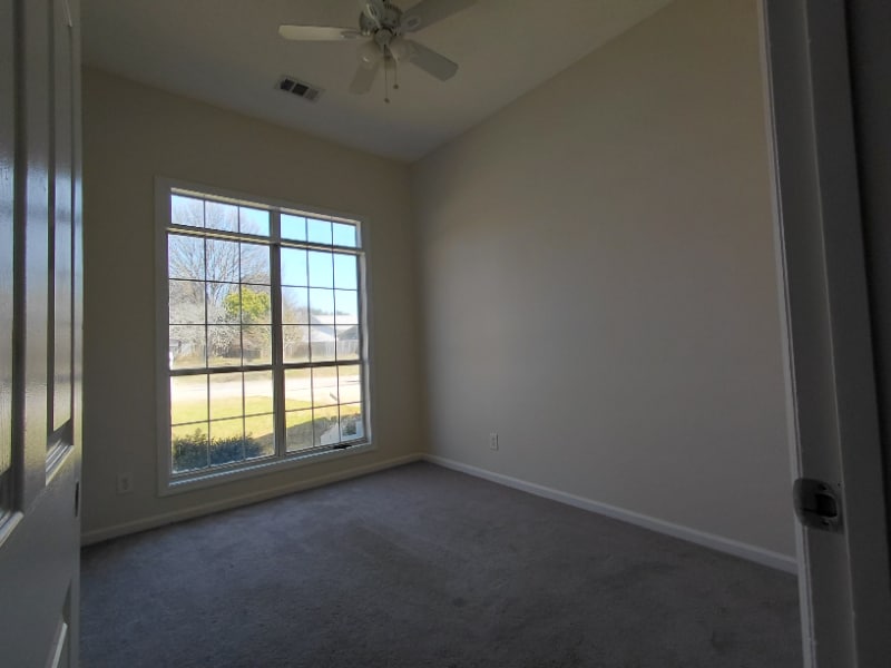 Building Photo - 211 Crakston Ct