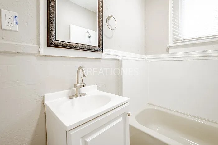 Building Photo - 2528 10th St