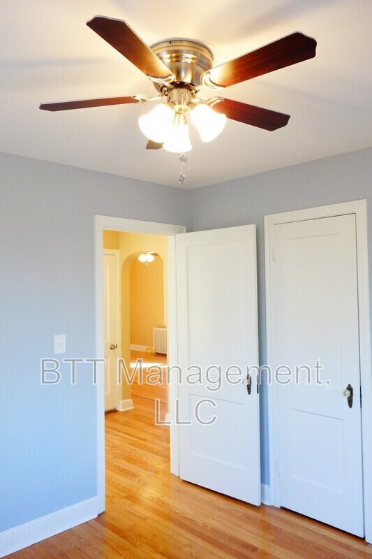 Building Photo - 907 Hudson Ave