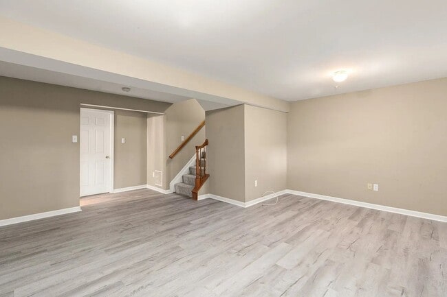 Building Photo - 3 bedroom County Walk Townhouse