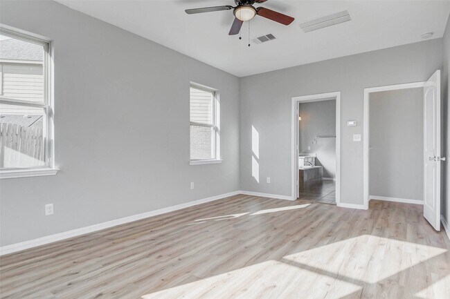 Building Photo - 15010 Golden Summer Ct