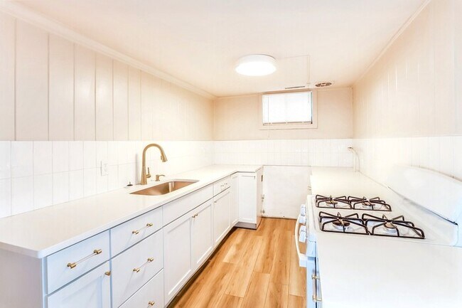 Building Photo - 2608 W Paseo Blvd