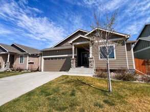 Building Photo - Stunning 5 Bedroom Ranch Home in Lorson Ranch!