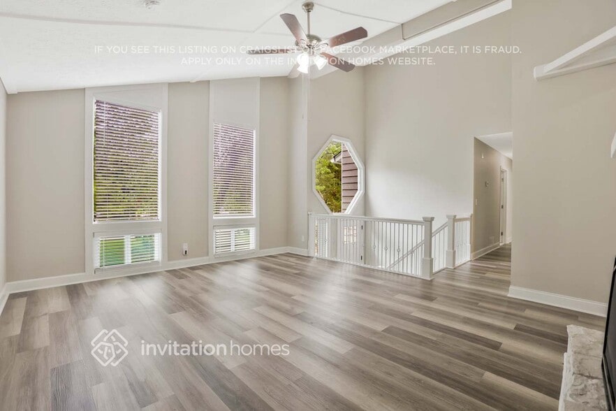 Building Photo - 242 Rustic Ridge Dr NE