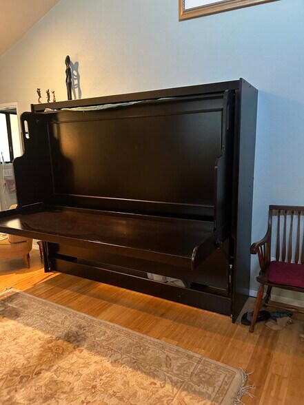 Building Photo - 1060 Waring St