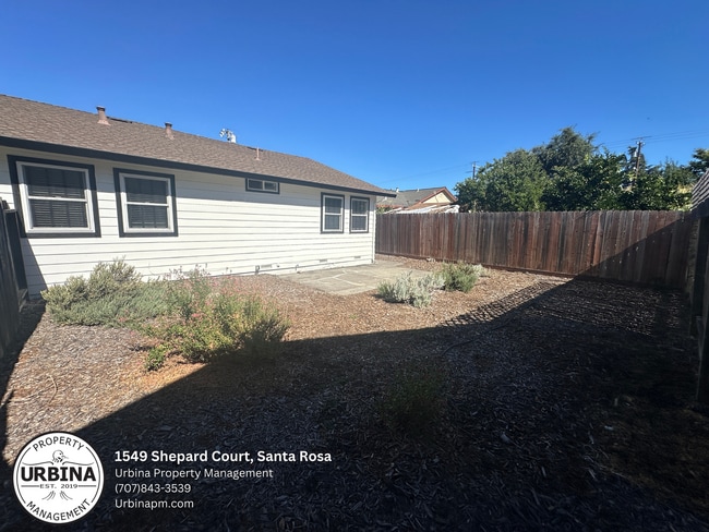 Building Photo - Bright Single Level Two Bedroom Duplex with Private Yard