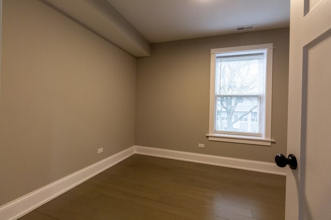 Building Photo - 2817 N Talman Ave