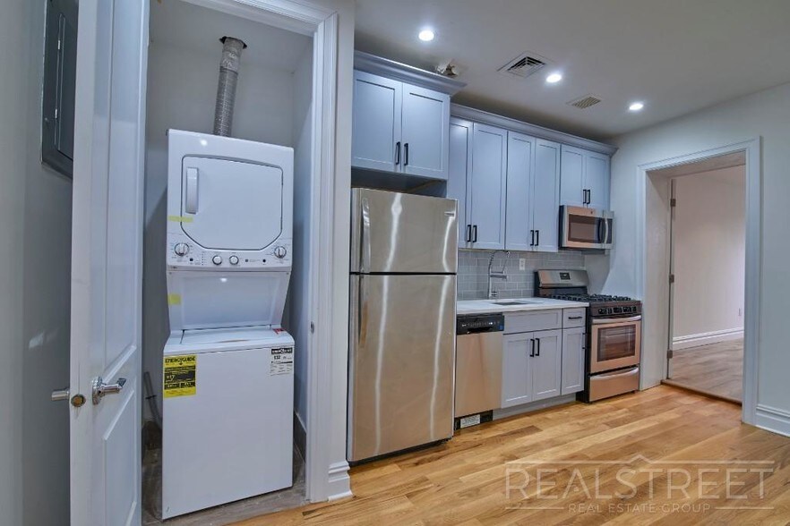 Building Photo - NO FEE! NEW 3 BED floor-thru in Bed Stuy B...