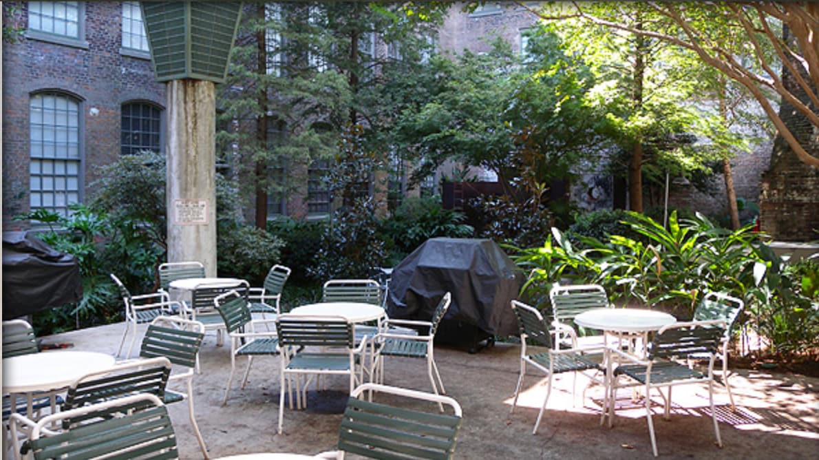 Patio Area with Grill - 920 Poeyfarre St