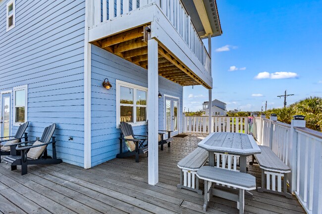 Building Photo - 14204 Miramar Dr