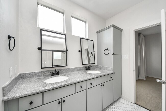 Building Photo - 5319 Avenue J