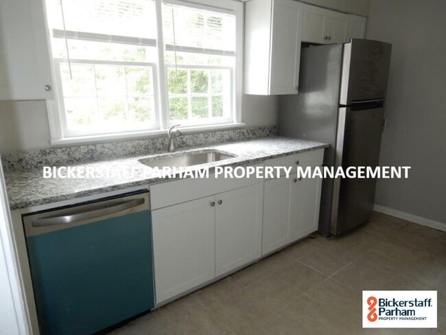 Building Photo - Charming Brick House, Located off of Warm Springs road!!