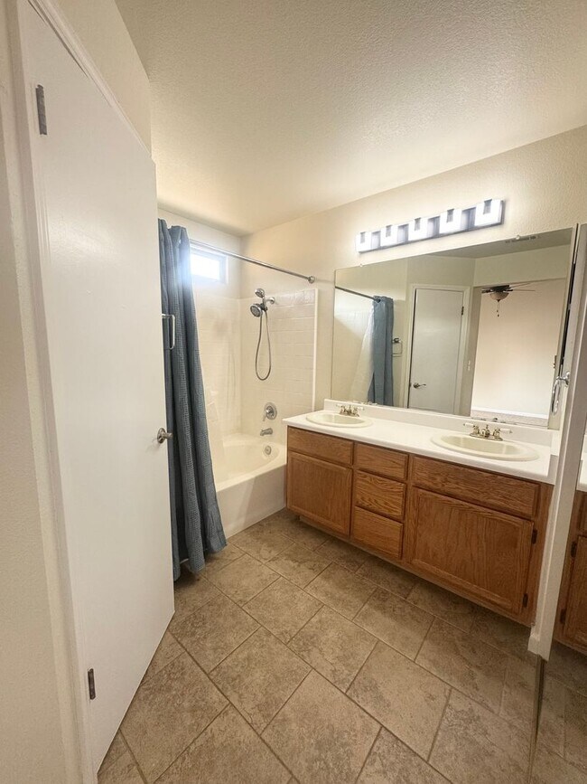 Building Photo - Nice Home in Quail Ridge Estates!!