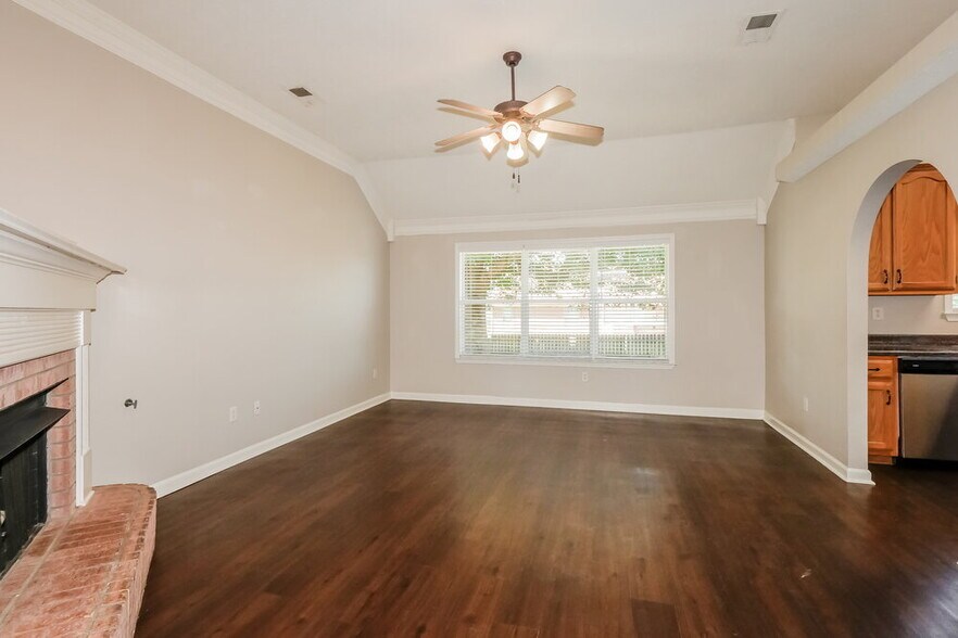 Building Photo - 6391 Braybourne Main