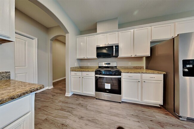 Building Photo - 30710 Basil Trace Dr