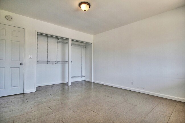 Building Photo - 6696 Del Playa Dr