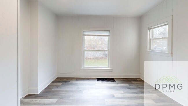 Building Photo - 122 S Hosmer St