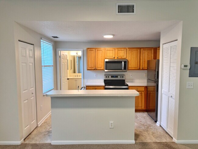 Building Photo - Las Palmas One-Bedroom townhouse with garage