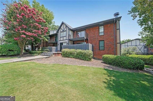 Building Photo - 6851 Roswell Rd