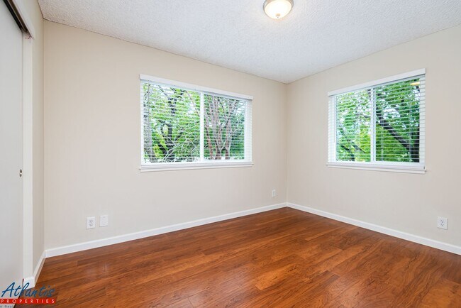 Building Photo - Pueblo De Los Gatos | Garage | Desirable L...