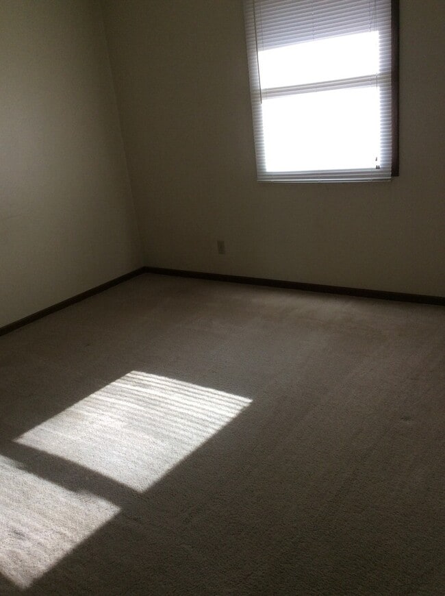 Building Photo - 1522 Delaware Ave