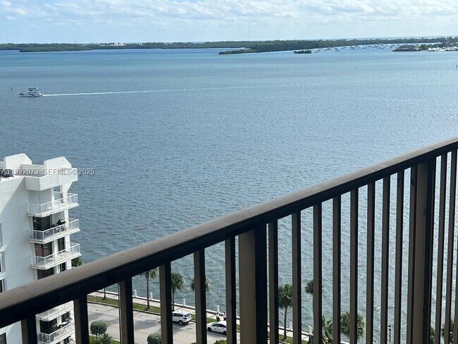 Building Photo - 1450 Brickell Bay Dr