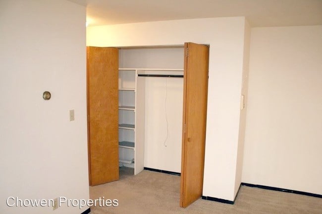 Building Photo - 4431 Chowen Ave S