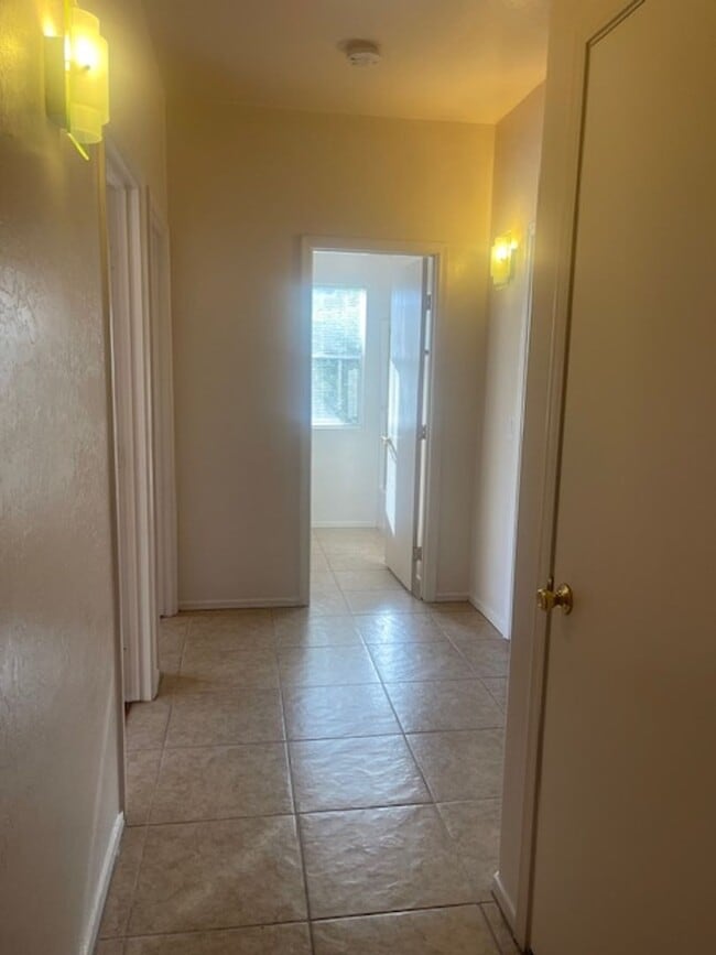 Building Photo - 3 Bed 2 Bath Available Now!! Contact Property Pros Property Management for more details