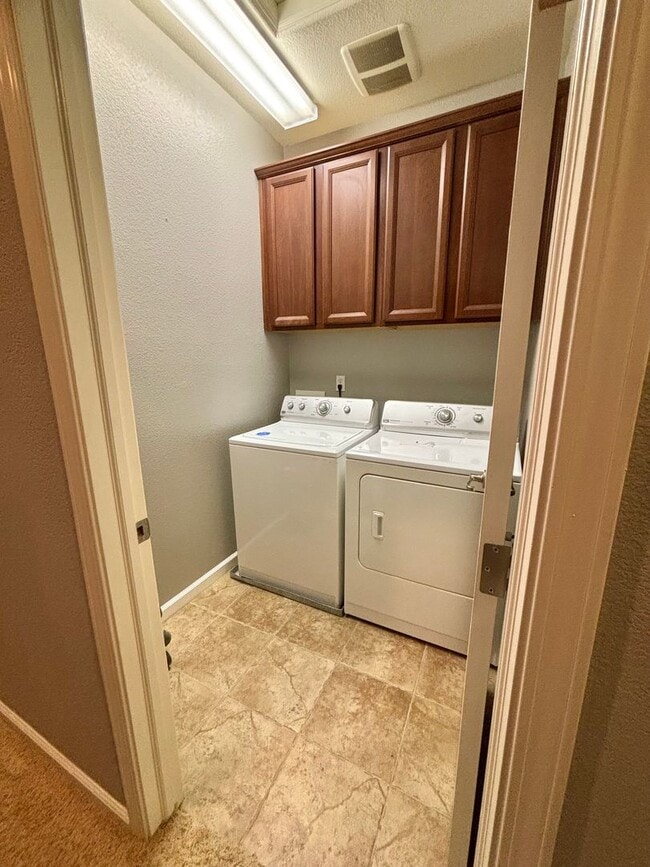 Building Photo - Beautiful Natomas 3/2.5 Home (Please Read Entire Marketing Ad for Viewings)
