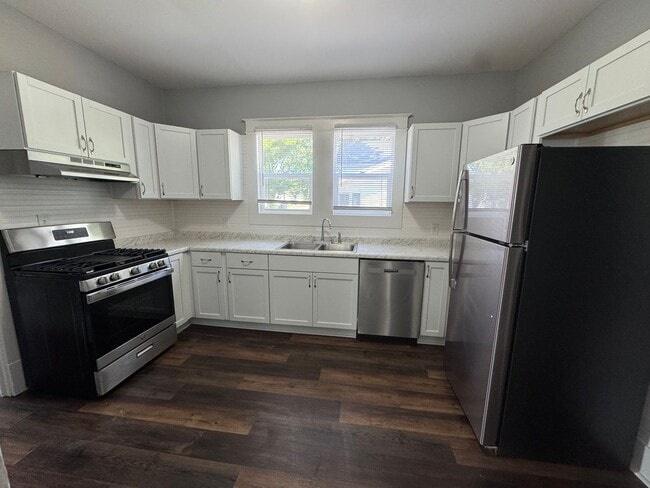 Building Photo - Updated 3 Bedroom Home in Moline
