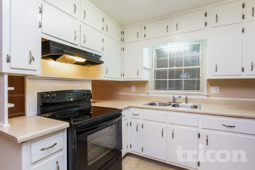 Building Photo - 761 San Miguel Dr