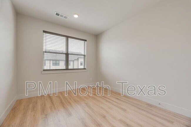 Building Photo - 770 Cavitt Ct
