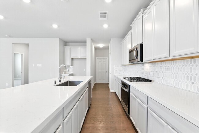 Building Photo - Spacious Home with Resort-Style Amenities