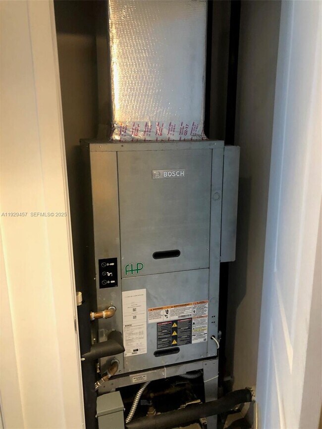 Building Photo - 1600 NE 1st Ave