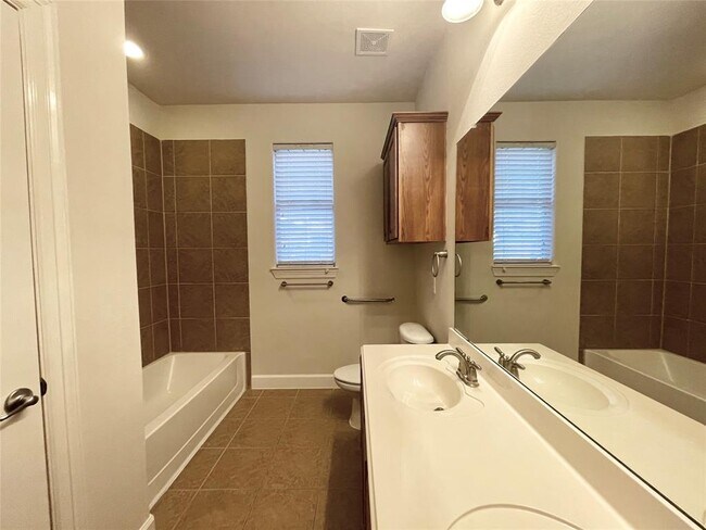 Building Photo - 811 Admiral Bay Ln